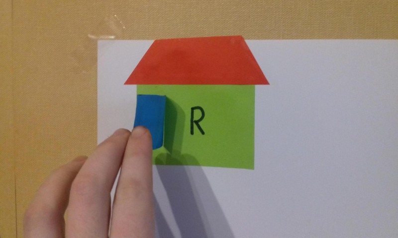 Mokomės namuose: raidžių namelis