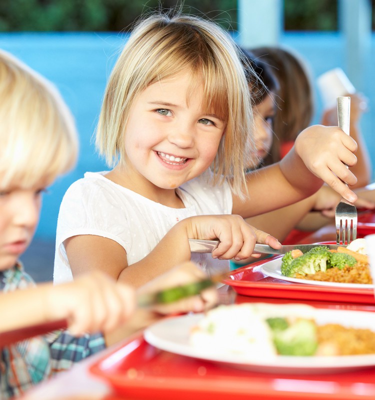 Naujaisiais metais pasirūpinkite vaikų mitybos įpročiais mokykloje
