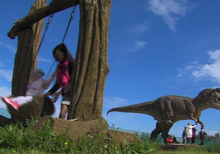 VIDEO "Vaikui atviras pasaulis": Žengiame pirmuosius žingsnelius DINO parke