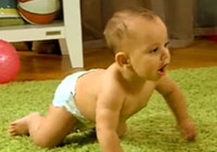 VIDEO: Grūdiname mažylių pėdutes