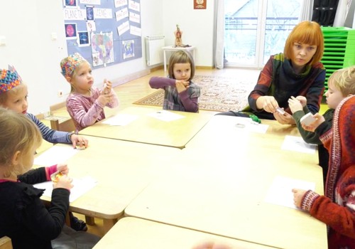 VIDEO: Kokią įtaką vaiko emocijoms daro pasakų ir dailės terapija?