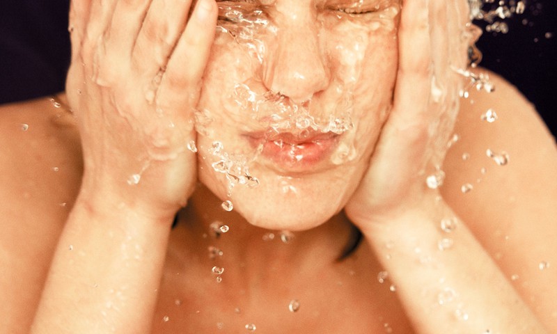 Kaip tinkamai valyti veido odą?