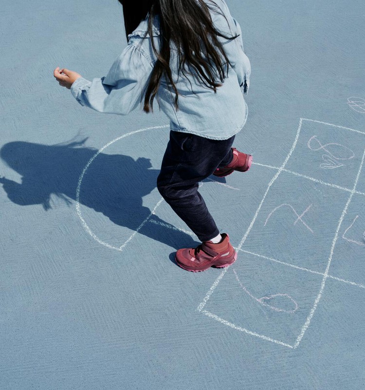 ECCO pristato savo 2026 metų kolekciją grįžtantiems į mokyklą „Built for Curious Feet“