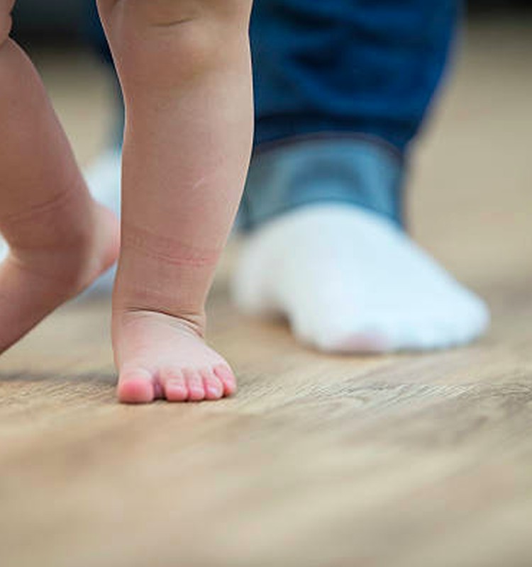 Kaip padrąsinti vaiką vaikščiojimui? Atsako kineziterapeutė Viktorija