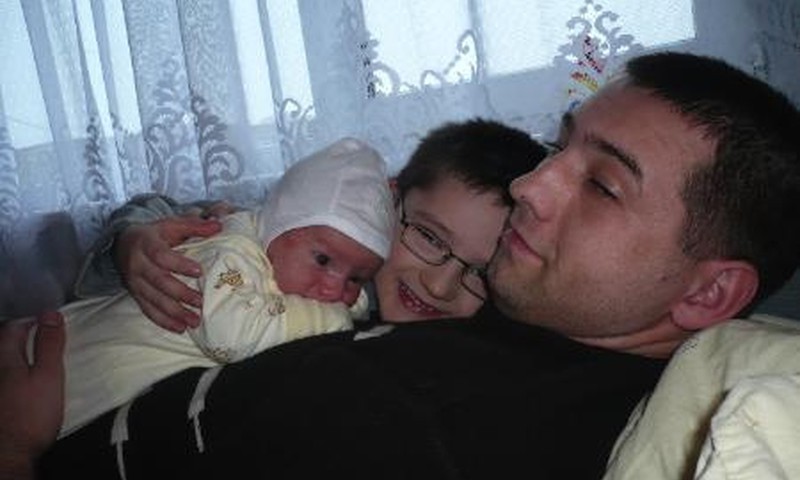 Tėvelis su vaikučiais