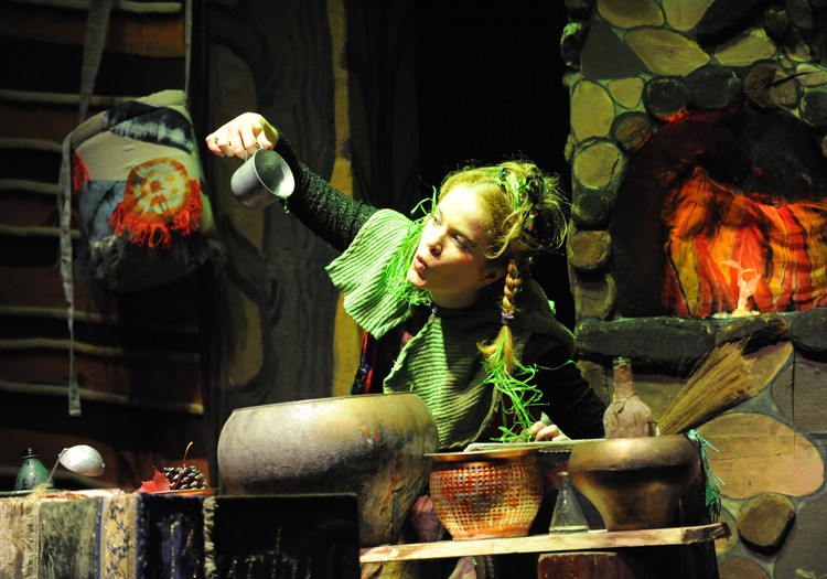 Ir atostogaujant vaikai gali aplankyti "Raganiukės teatrą"!