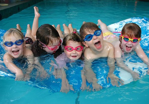 Vilniaus miesto vaikai antrą kartą sieks Gineso pasaulio rekordo Didžiojoje pasaulinėje plaukimo pamokoje!
