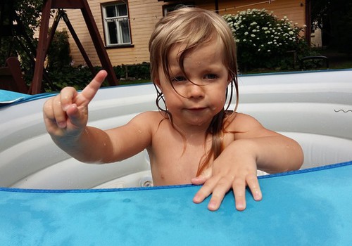 Norite išmokyti mažylį plaukti? 5 naudingi patarimai