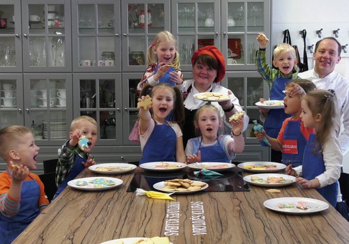 VIDEO "Gaminame su vaikais": sviestiniai sausainiai su "Virtuvės klubu"