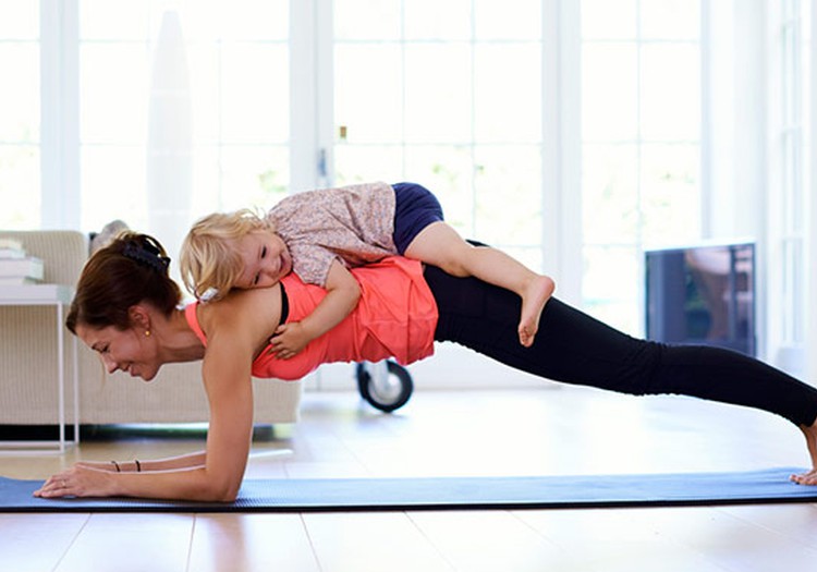 Mankšta po gimdymo: 4 svarbūs pratimai