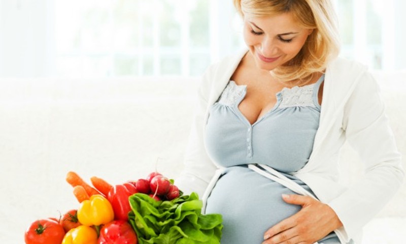 Besilaukiančios moterys per mažai valgo jautienos ir daržovių