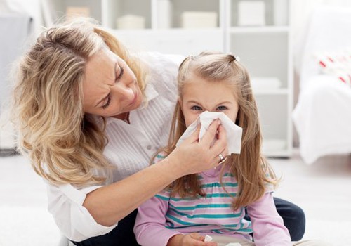 Vienas vaikas sloguoja, kitą beria: kas lemia alergiją