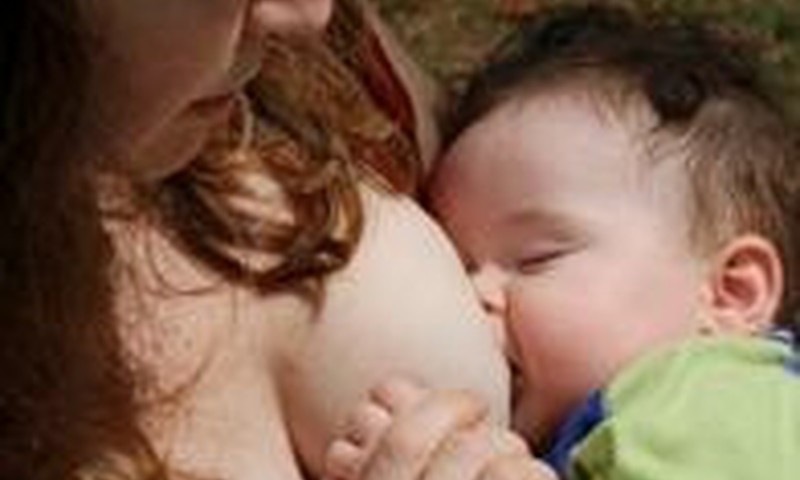Kodėl kūdikį reikia žindyti, vos krūtis prisipildo pieno? 
