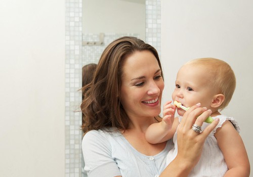Pirmųjų dantukų priežiūra: ką svarbu žinoti tėvams?