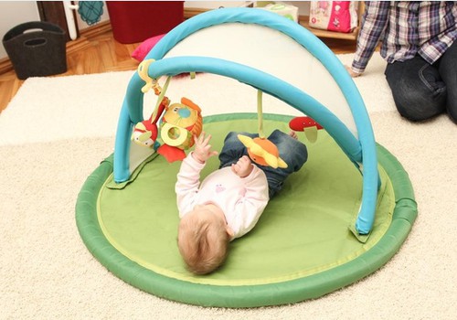 Huggies® Stebuklingas kambarys: Ko nereikėtų daryti, žaidžiant su mažyliu nuo 3 iki 5 mėnesių