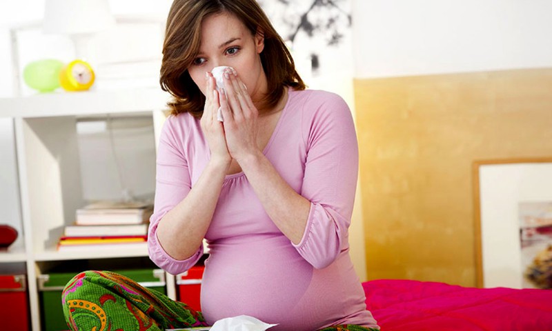 Klausk vaistininkės: Kaip nėštukei gydyti peršalimą ir kosulį?