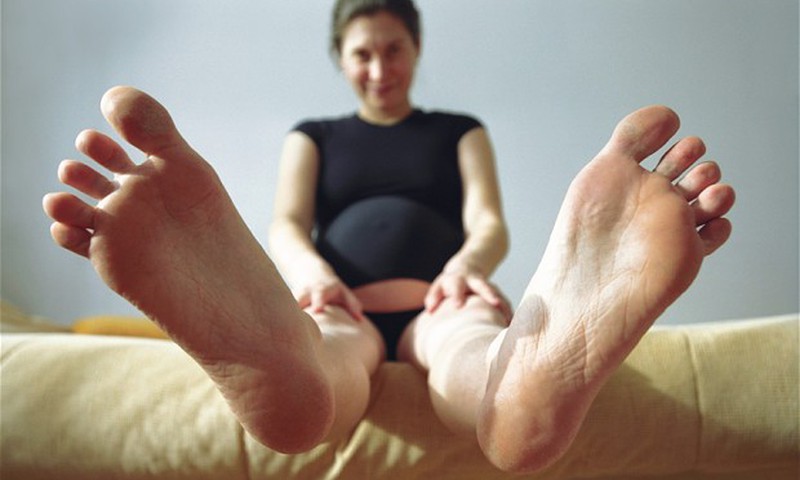 Kodėl nėščiosioms skauda kojas?