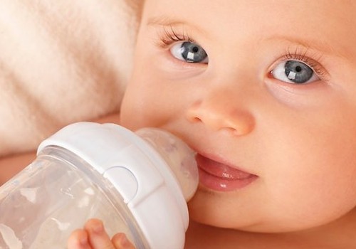 APKLAUSA: Kiek maitinimo buteliukų reikia mažyliui iki metų?