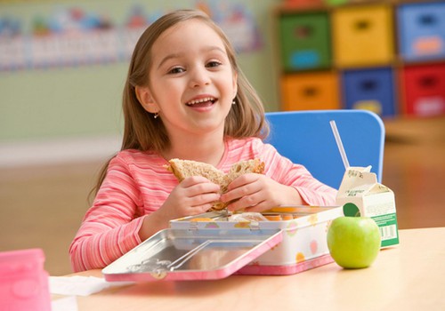 Kas trukdo, kad vaikų maitinimas būtų sveikatai palankus?