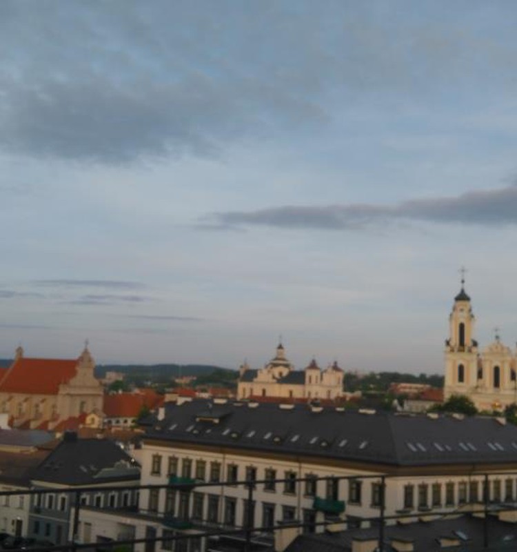 AISTRINGOJI VAIKYSTĖ. Vilnius vasarą