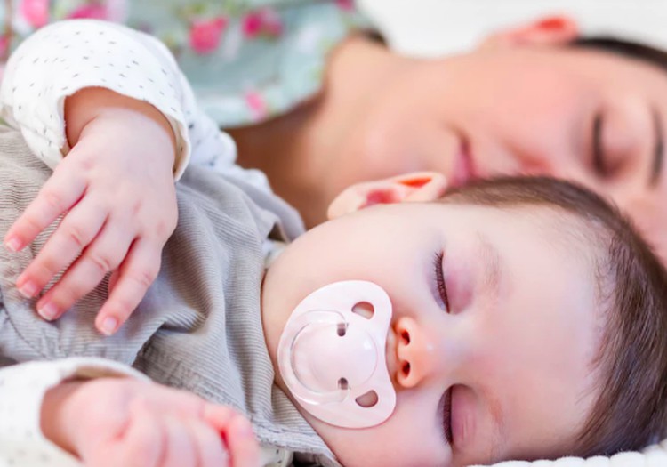 Kaip pripratinti mažylį miegoti atskirai: 5 patarimai