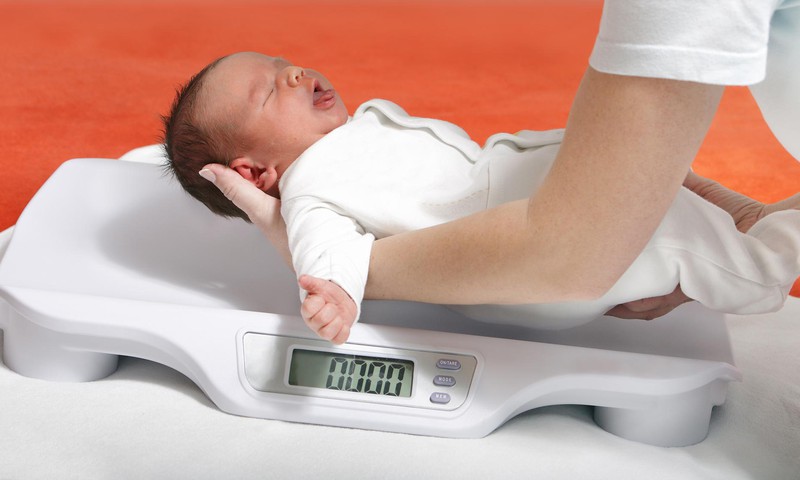 Kiek svorio kūdikis turi priaugti?