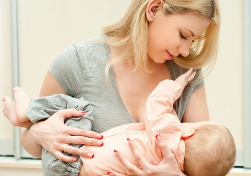 Mama: Ar neduodama mišinuko kūdikiui kankinu jį badu?