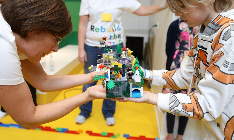 Vaikų žaidimai su LEGO® kaladėlėmis - begalinė erdvė vaizduotei ir kūrybai