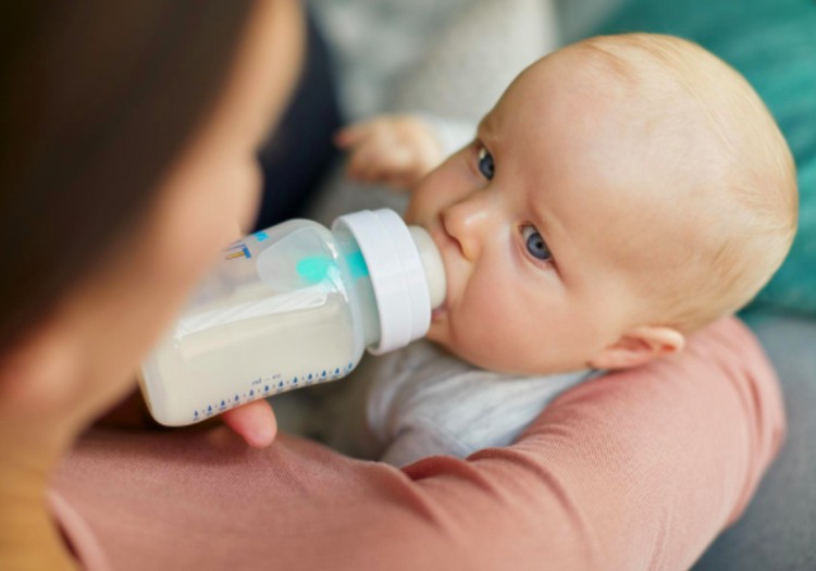 Mama: Ar nedings pienas, jei primaitinsiu mišiniu?