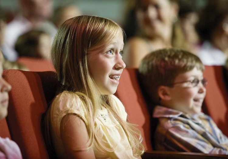 Teatrologė atsako: Kada pirmą kartą vaiką vestis į teatrą?
