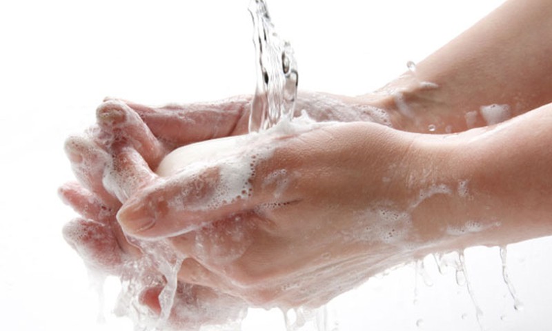 Geriau plauti rankas prieš valgį, nei skrandį po jo