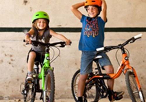 Renkame vaikučiui dviratį: specialistų patarimai