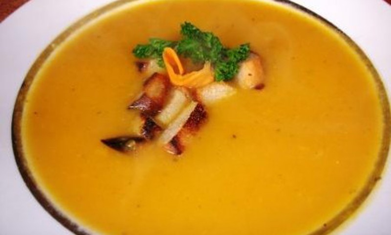 Trinta morkų sriuba su skrebučiais