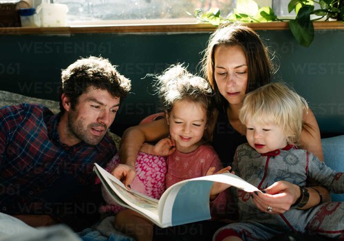 Ankstyvasis skaitymas: kodėl vaikams su knyga susipažinti verta jau nuo pirmųjų dienų?