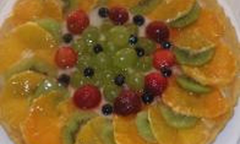 Gaivus pyragas su vaisiais ir uogomis
