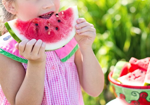 Vaikų dietologė: kaip nedaryti klaidų maitinant mažuosius vaikus?  