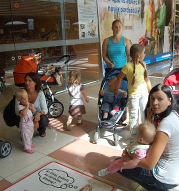 Vasarai tolstant - Vilniaus mamų su mažyliais smagus susibėgimas