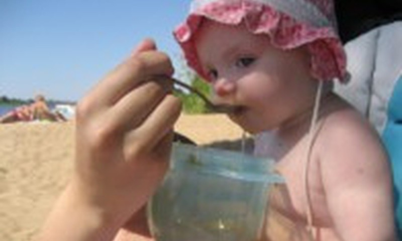 PRIMAITINIMAS: kokiu kietu maisteliu pradėjote maitinti kūdikį?