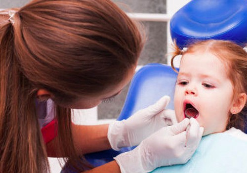 Ką daryti, jei vaikas atsisako parodyti dantukus odontologui? 