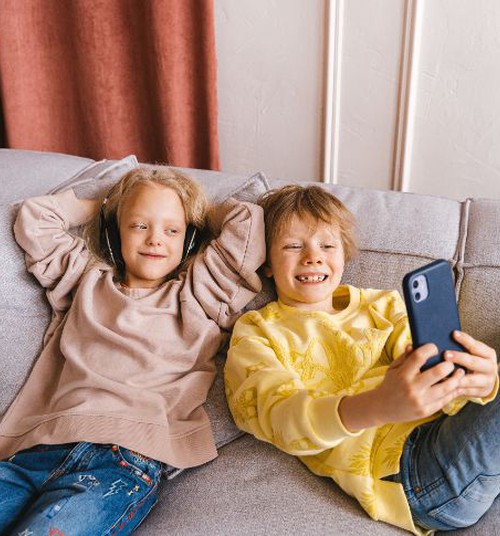 Telefonai vaikams – kaip išsirinkti pirmąjį?