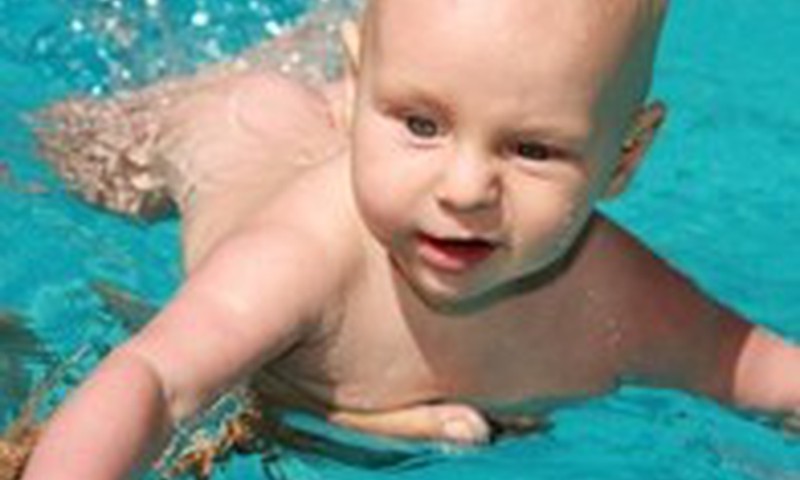 Kodėl plaukioti naudinga nuo kūdikystės?