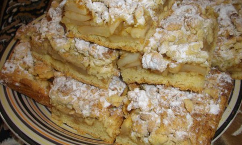 Obuolių pyragas su cinamonu