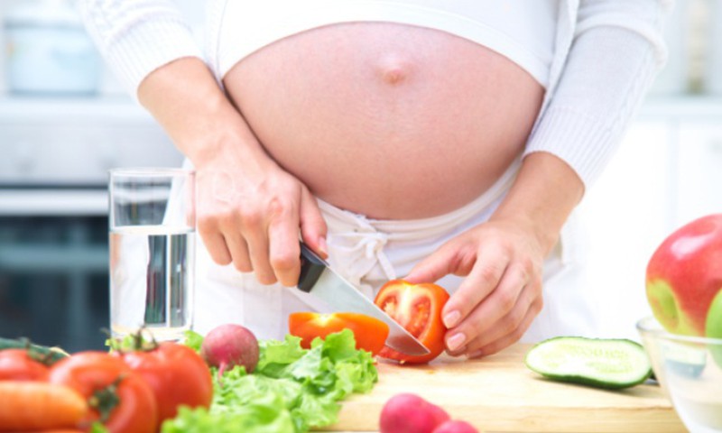 Kiek rekomenduojama priaugti svorio viso nėštumo metu?