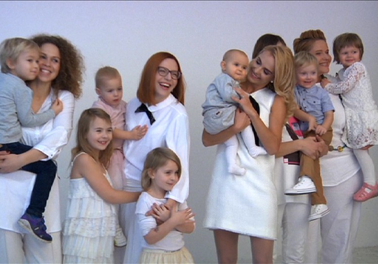 VIDEO: Nuotaikinga fotosesija - 4 tinklaraštininkės su vedėja Indre