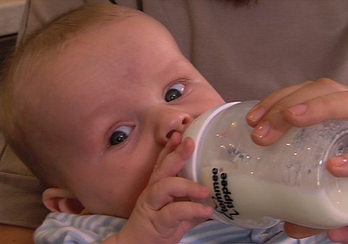 VIDEO: Ar reikia kūdikiui papildomų gėrimų be pieno?