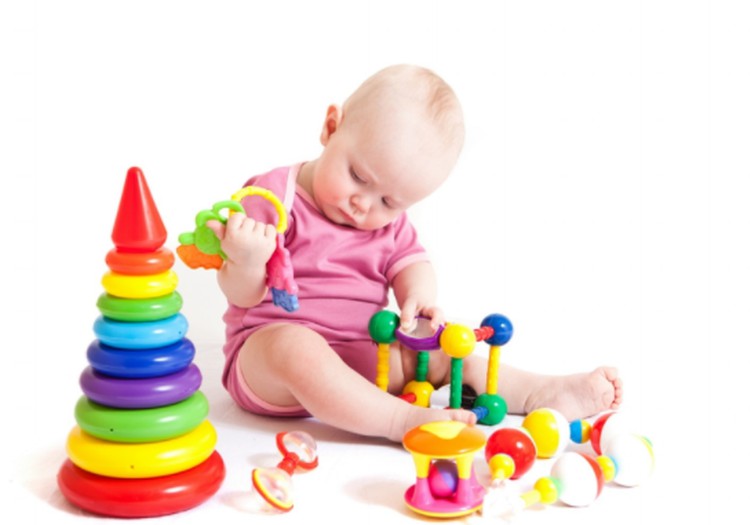 Kokie žaidinimai naudingiausi 6-12 mėnesių mažyliui? I dalis