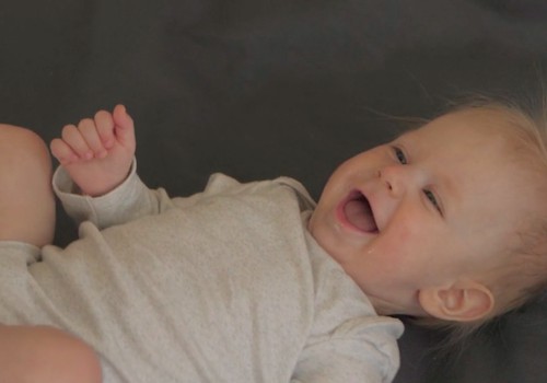VIDEO: Kūdikio vystymosi vadovas: 6 mėnuo