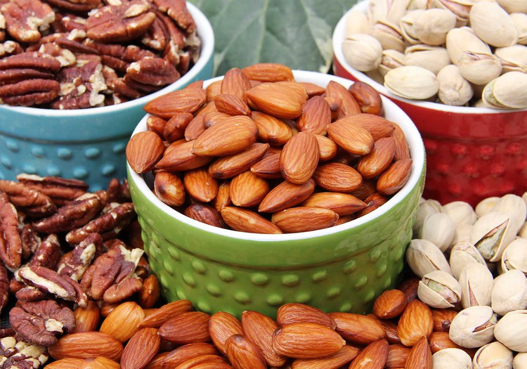 Natūralūs vitaminų lobynai – riešutai 