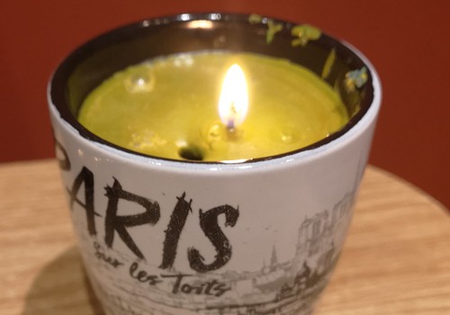 Žvakė iš vaškinių kreidelių likučių