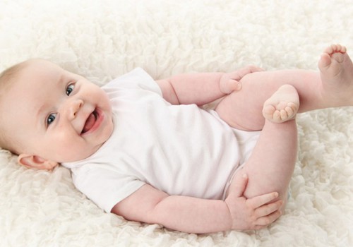 Kokia kūdikio gulėjimo padėtis yra saugiausia: ant nugaros, šono ar pilvuko?